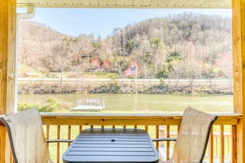 2 Bed 2 Bath Vacation Home In Whittier III