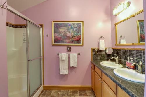 2 Bed 2 Bath Vacation Home In Whittier V