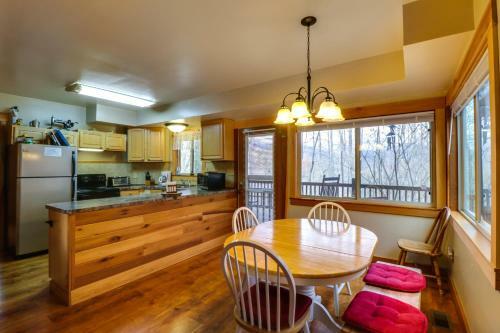 2 Bed 2 Bath Vacation Home In Whittier V