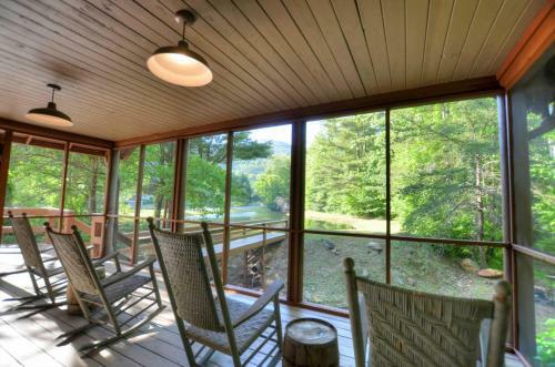 Rippling Waters Lodge Cabin