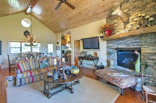 Apartamento Bryson City Condo With Deck For Viewing Fall Colors!