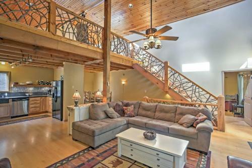 Spacious Waynesville Getaway With Decks And Fire Pit!
