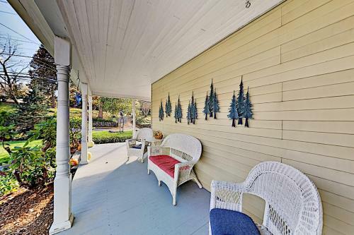 Upgraded Craftsman Gem - Firepit - Walk To Dining Home