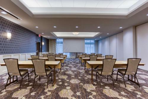 Hotel Drury Inn & Suites Columbus Polaris