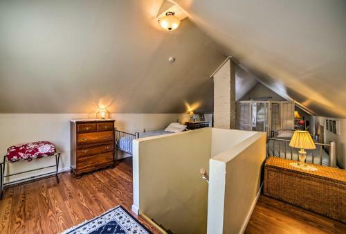 Explore Lake Erie And Strip From Quaint Apartment!