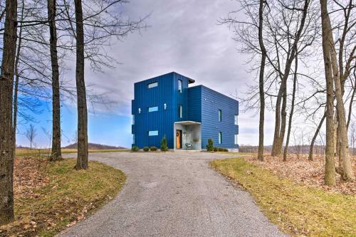 Modern Hideaway With Rooftop Patio And Sweeping Views!
