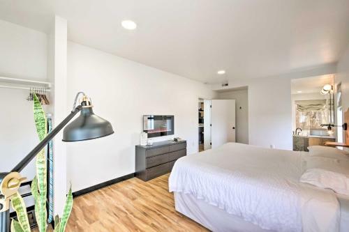 Modern Hideaway With Rooftop Patio And Sweeping Views!