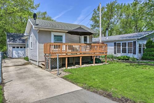 Home With Lake-view Deck By Camp Perry And Magee Marsh