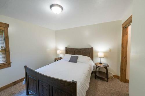White Pine . Trailside Lodging