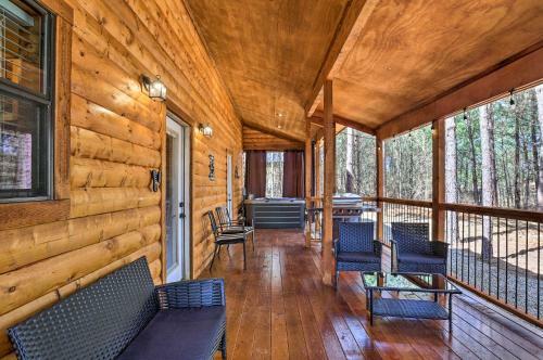 The Breeze Forested Oasis With Hot Tub And Deck!