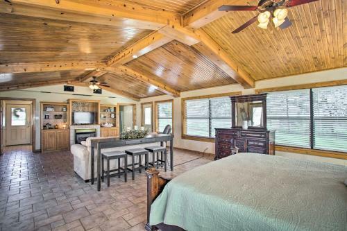 Pet-friendly Efficiency Cottage With Stock Pond