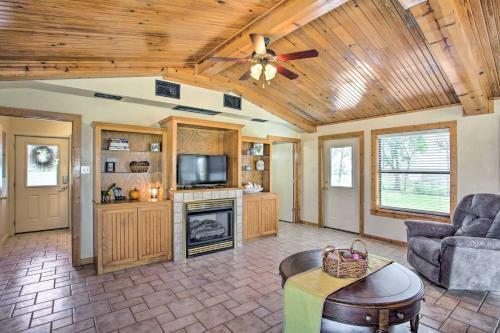 Pet-friendly Efficiency Cottage With Stock Pond