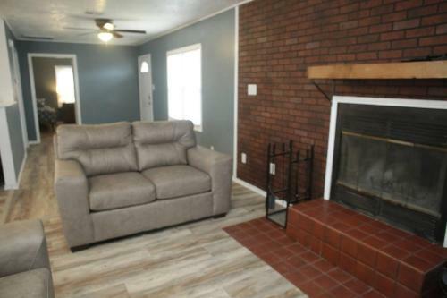 1 Bedroom With A Fireplace Close To Base