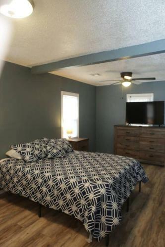 1 Bedroom With A Fireplace Close To Base