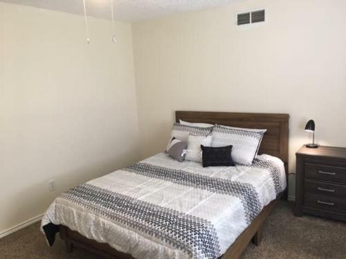 Quiet Townhouse Close To Fort Sill!