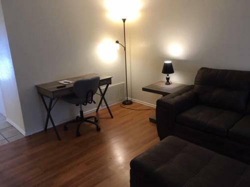 Quiet Townhouse Close To Fort Sill!