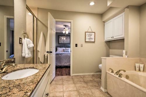 Upscale House With Pool - By Historic Route 66!