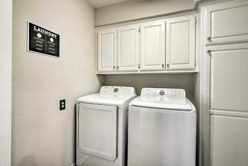 Upscale House With Pool - By Historic Route 66!