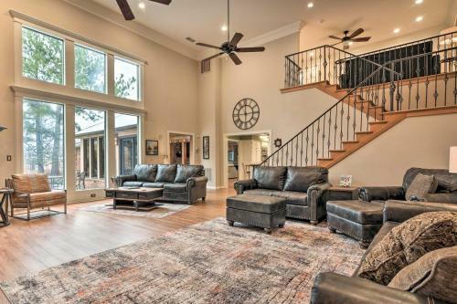 Upscale House With Pool - By Historic Route 66!