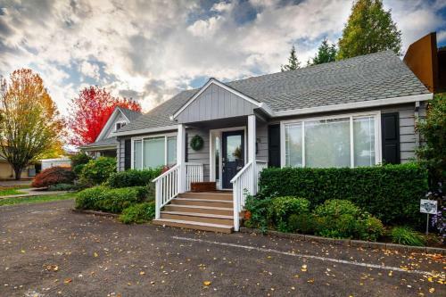 Watson Avenue Villa