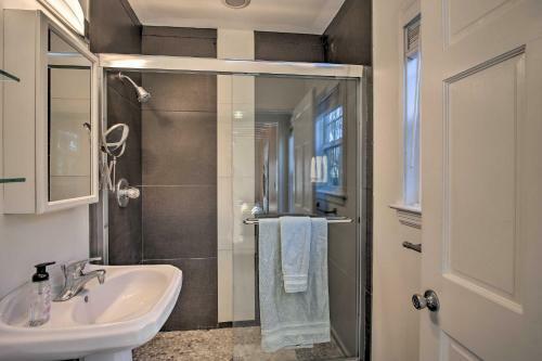 Stylish Tulsa Home Walk To Gathering Place!