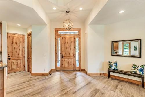 Apartamento New Listing! Duplex On Deschutes River With Hot Tub Duplex