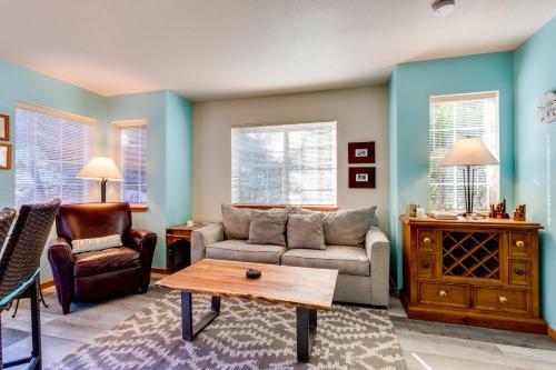 Cozy Cannon Beach Condo