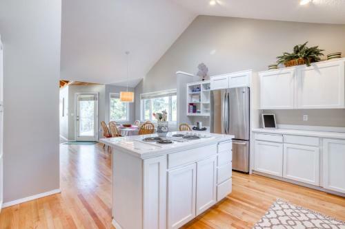 Chapman Point Cannon Beach Home With Hot-tub