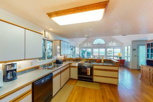 Secluded Cannon Beach Escape