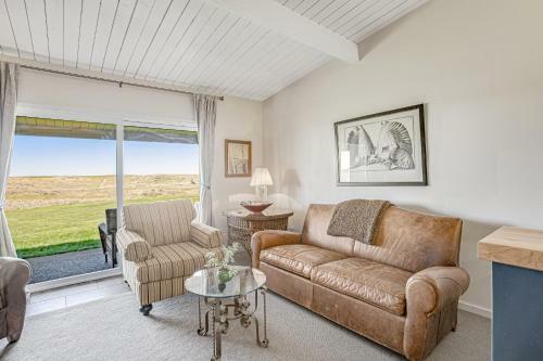 Gearhart Beachfront Cozy Elegance