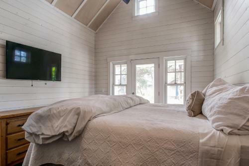Modern Gearhart Getaway, Walk To Beach And Downtown!
