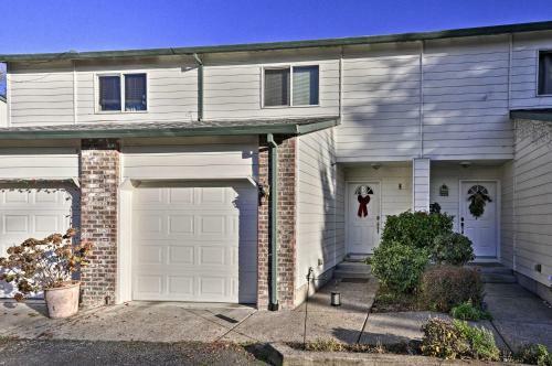 Relaxing Townhome With Patio 25 Mi To Portland