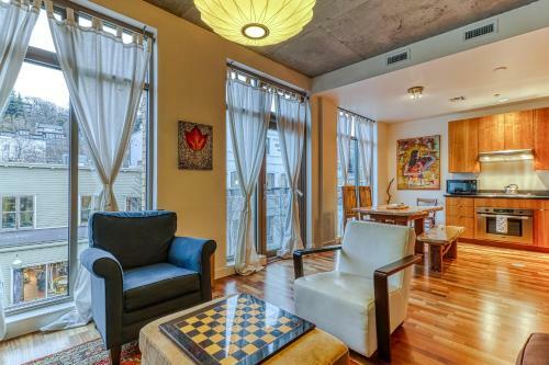 Oak Street Loft