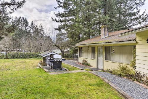 Cozy Grants Pass Home - Walk To Rogue River!