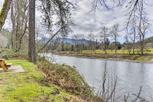 Cozy Grants Pass Home - Walk To Rogue River!