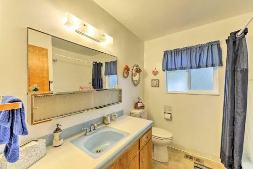 Cozy Grants Pass Home - Walk To Rogue River!