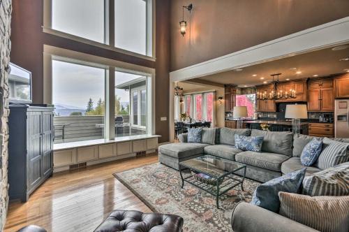 Group-friendly Hood River House With Deck, Game Room
