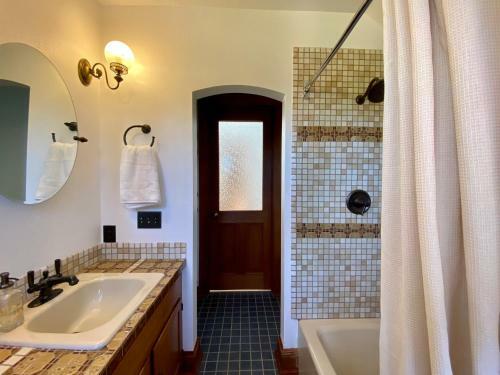 Bed & Breakfast Mount Tom House