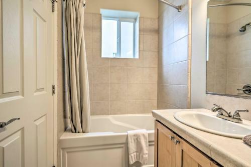 Pet-free Oceanfront Home With Hot Tub And Beach Access