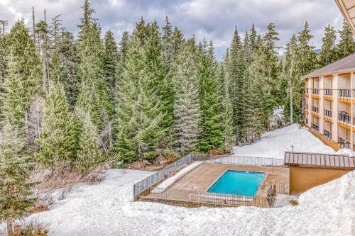 Golden Poles Chalet #110