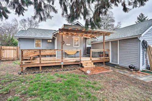 Quigleys River Pass Cottage With Private Deck!