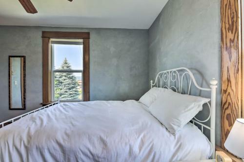 Storybook Glade Historical Homestead With View