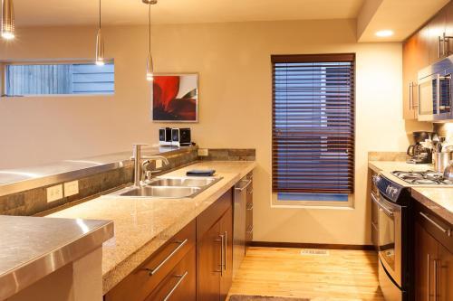 Alexander's 4 Seasons Townhouse
