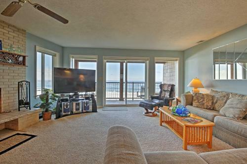 Apartamento Spacious Resort Condo - Steps To Lincoln Beach!