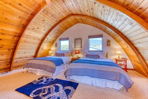 Hallie Hideaway (mca #329)