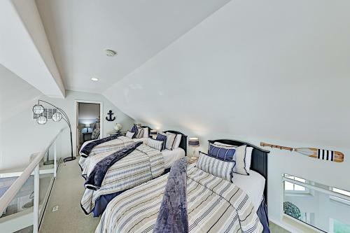 Spectacular Oceanfront Chateau - Steps To Beach Home
