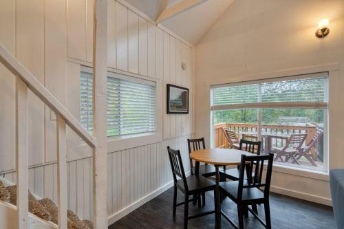 Riverbend Cabins 2&3 W/private Hot Tubs!