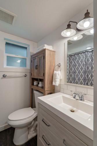 Riverbend Cabins 2&3 W/private Hot Tubs!