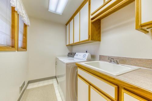 Rockaway Beach Comfy Retreat