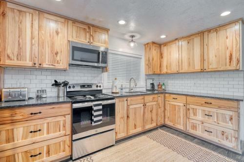 Riverbend Cabins #1-3 - Close To Ski Slopes!